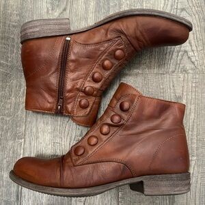 Miz Mooz 7.5 Size, Louise, Leather, Button high top boot, inner zipper, EUC